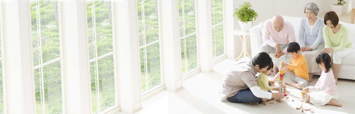 Spending time with family; image used for HSBC Singapore Insurance Legacy.